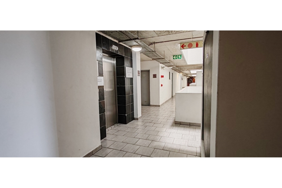 1 Bedroom Property for Sale in Zonnebloem Western Cape